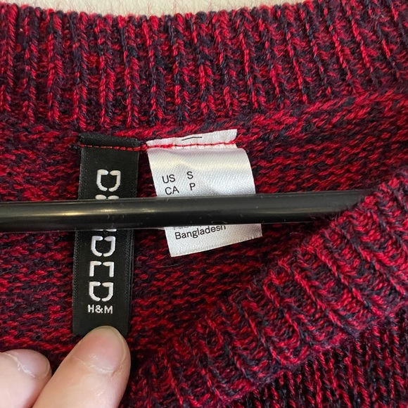 H&M red and navy heather crew neck sweater, size s. - Picture 3 of 3